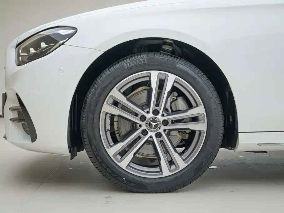 Mercedes-Benz E-Class — миниатюра 13