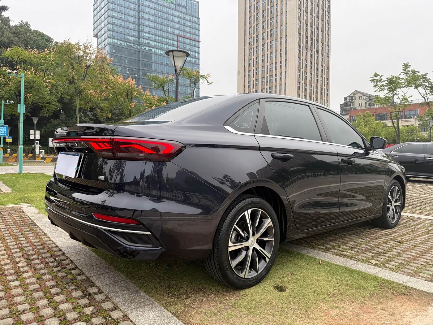 Geely Emgrand 1.5 л 2023 г. Чёрный, пробег 20000 км