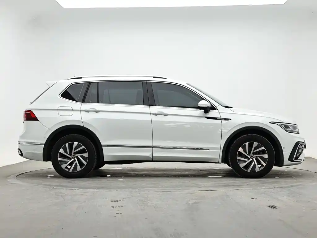 Volkswagen Tiguan L PHEV — миниатюра 5
