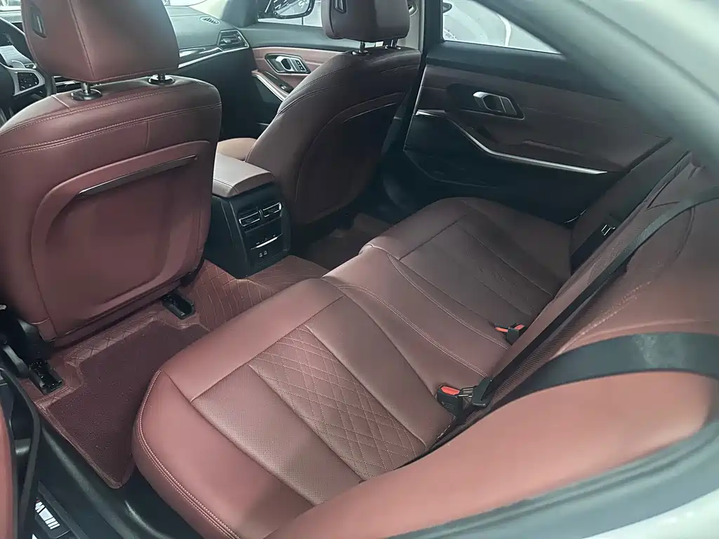 BMW 3 Series — миниатюра 8