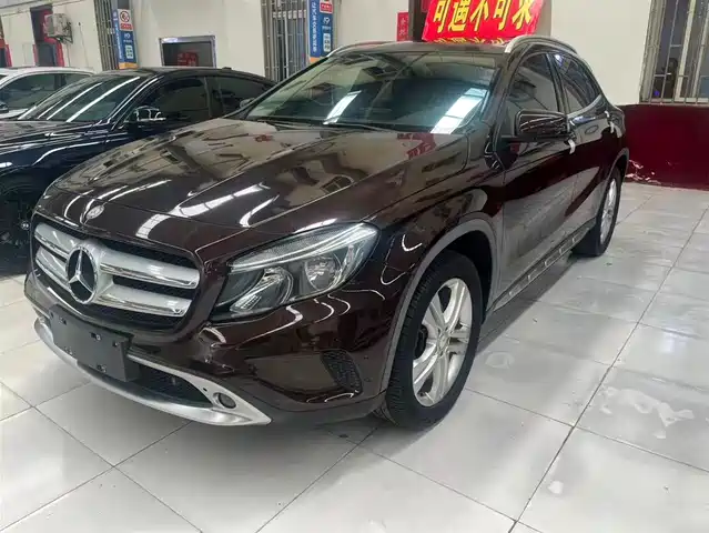 MERCEDES-BENZ GLA