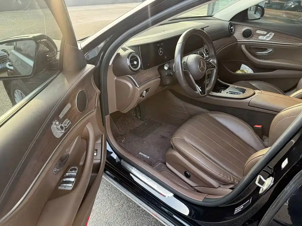 Mercedes-Benz E-Class — миниатюра 4