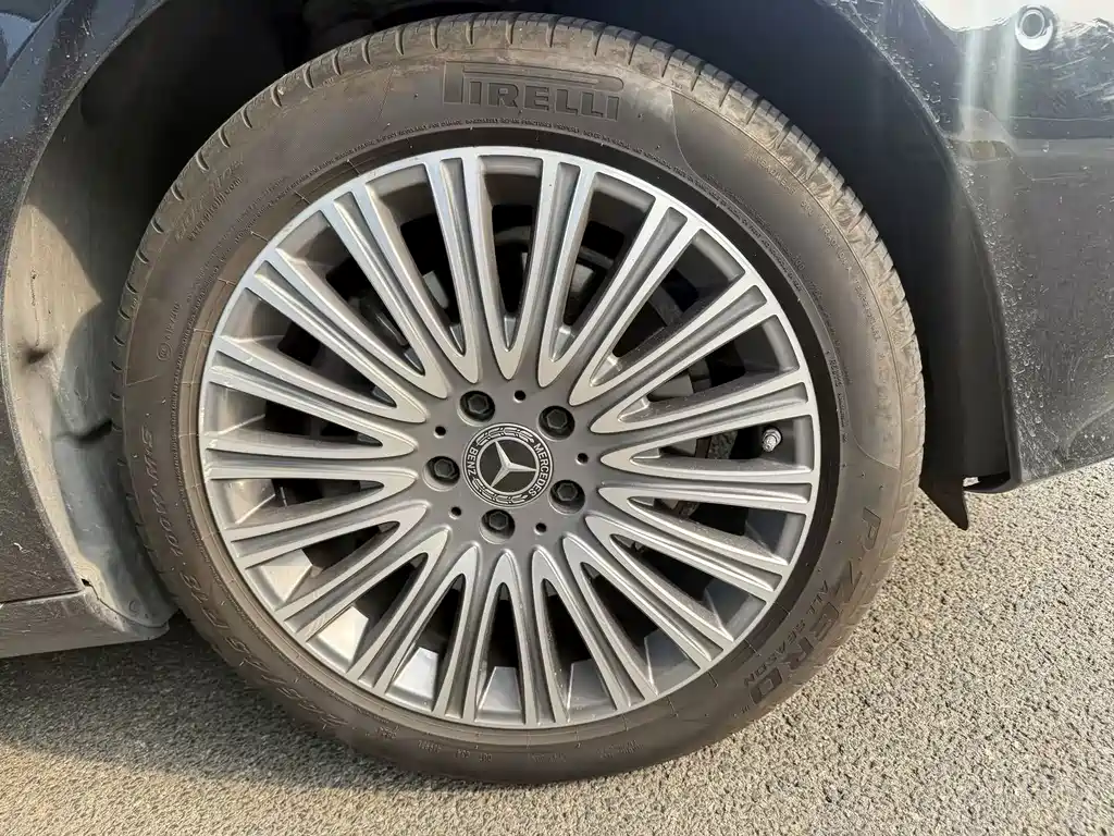 Mercedes-Benz E-Class — миниатюра 9