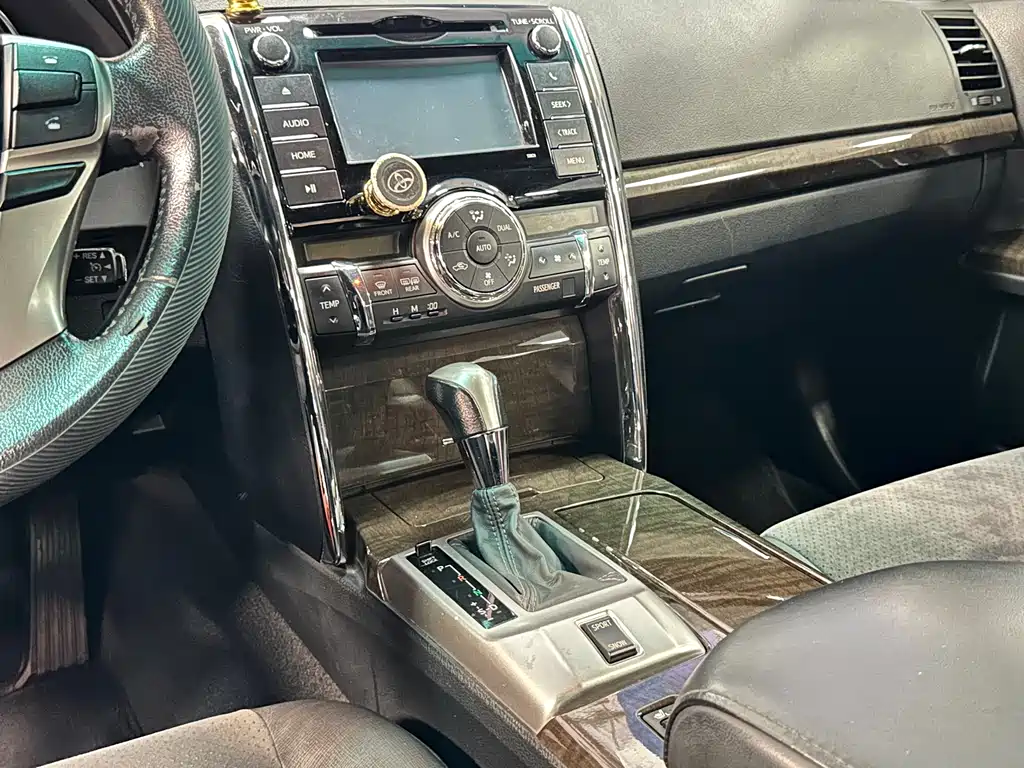 Toyota Reiz 2013 2.5V