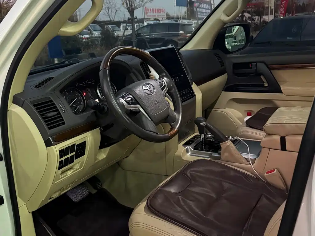 Toyota Land Cruiser 2017 4.0L AT