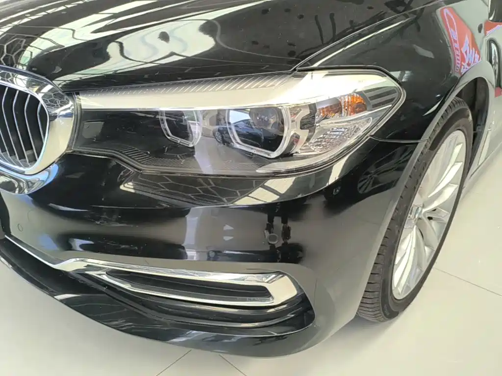 BMW 5 Series — миниатюра 24