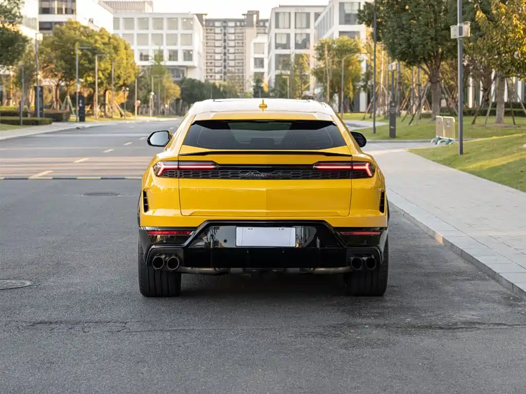LAMBORGHINI URUS SE