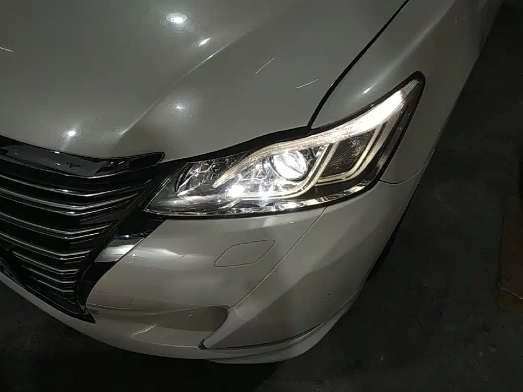 Toyota Crown — миниатюра 24