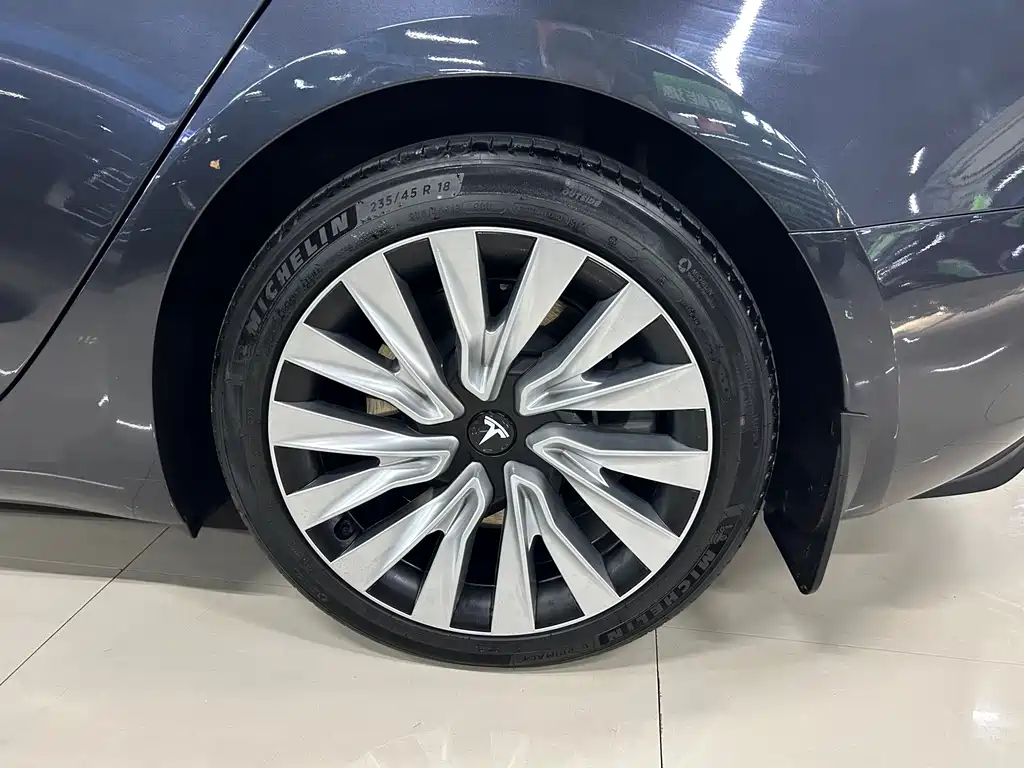 Tesla Model 3 — миниатюра 19