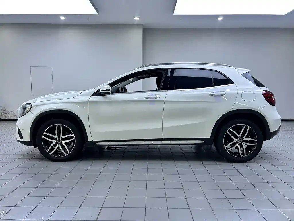 Mercedes-Benz GLA 2017 GLA 200 Fashion