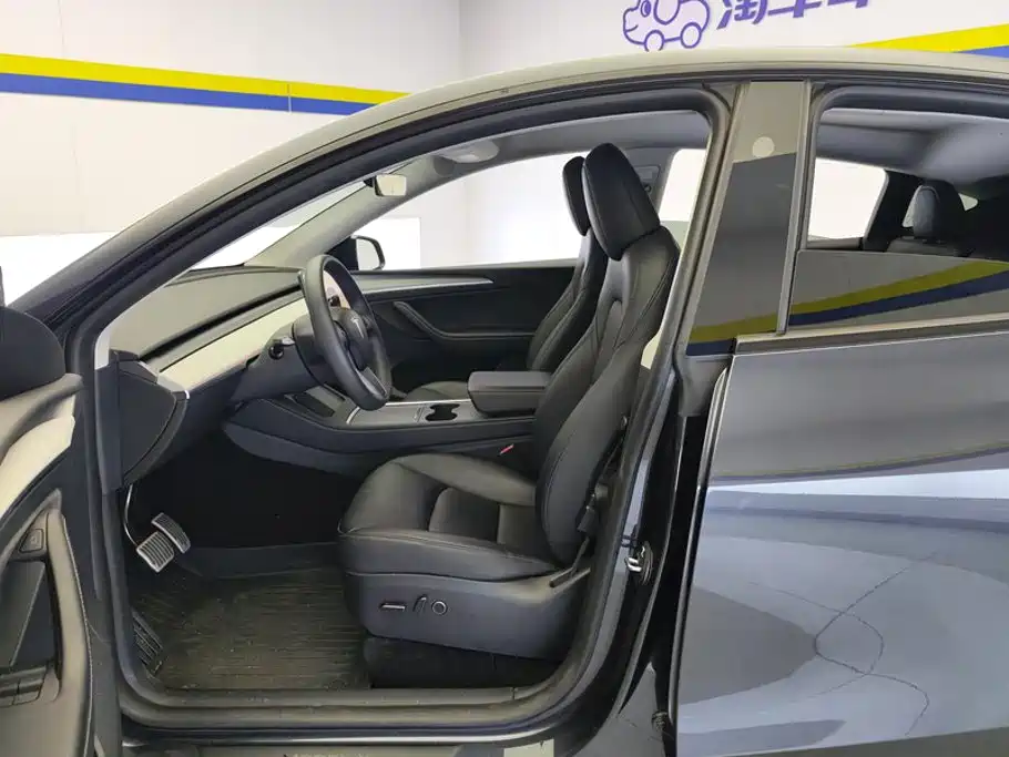 Tesla Model Y — миниатюра 9