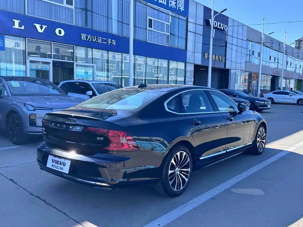 Volvo S90 2024 B5 Luxury