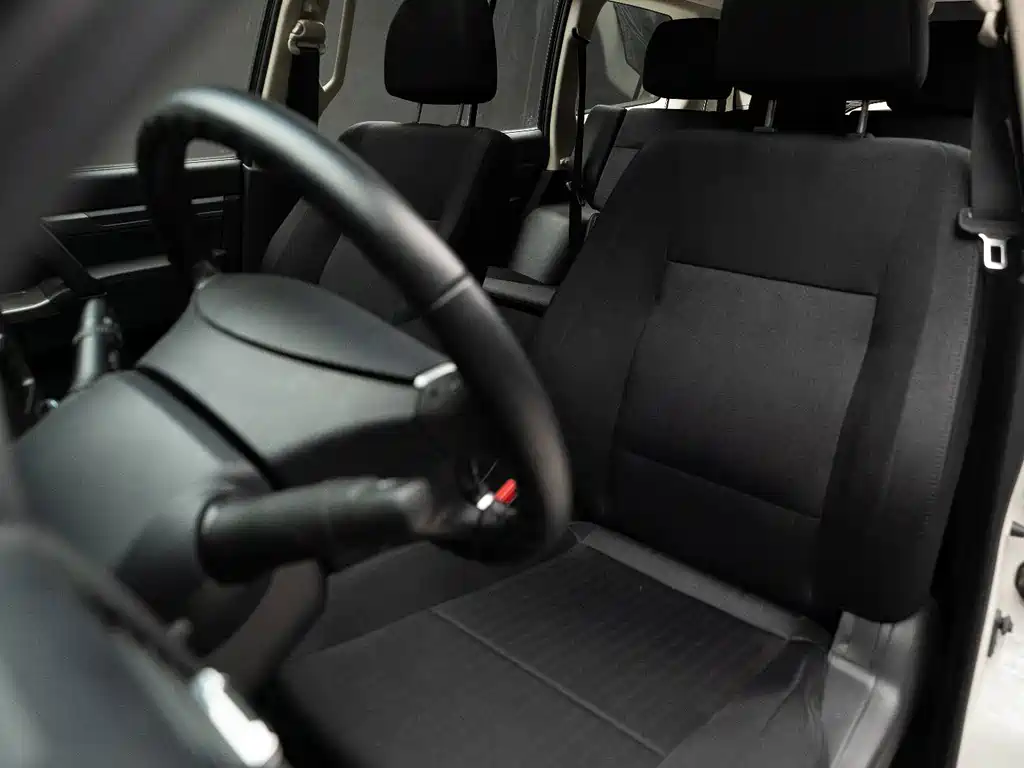 Mitsubishi Pajero (Import) — миниатюра 16