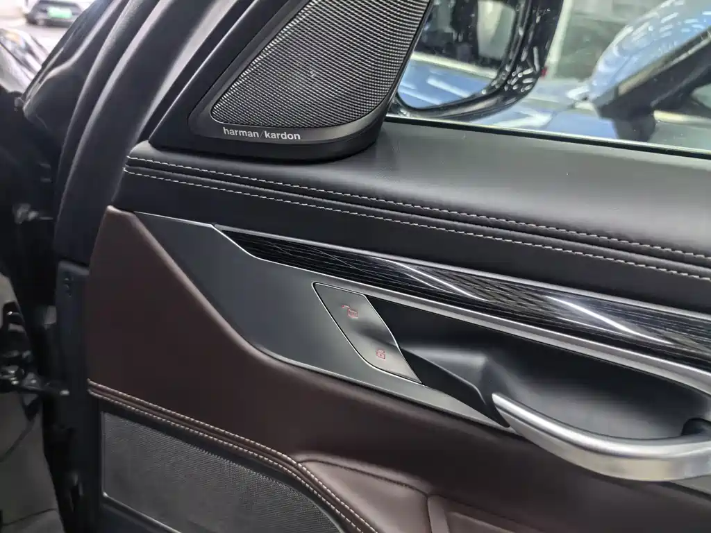 BMW 7 Series — миниатюра 9