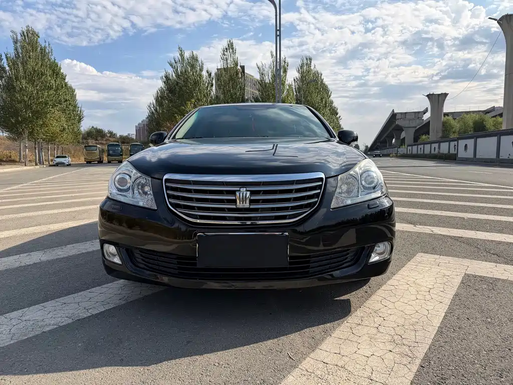 Toyota Crown — миниатюра 3
