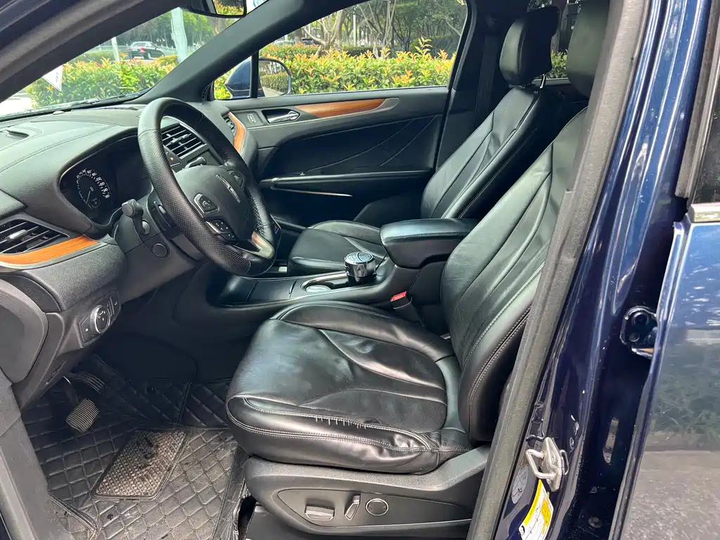 Lincoln MKC — миниатюра 9