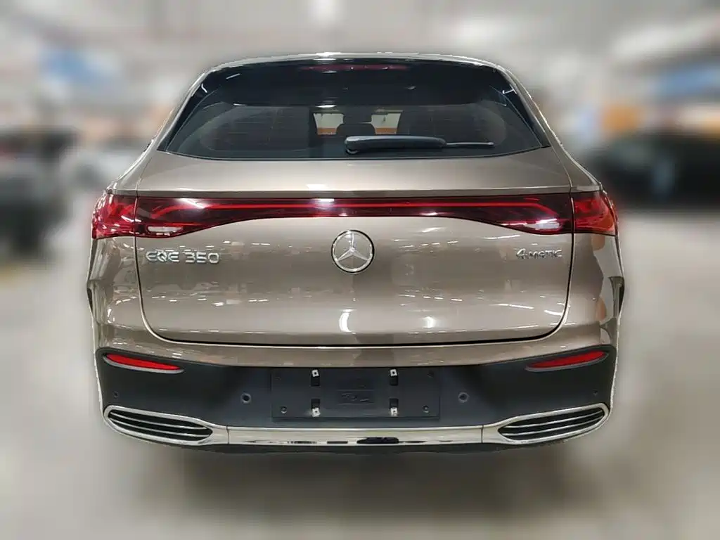 Mercedes-Benz EQE SUV — миниатюра 8