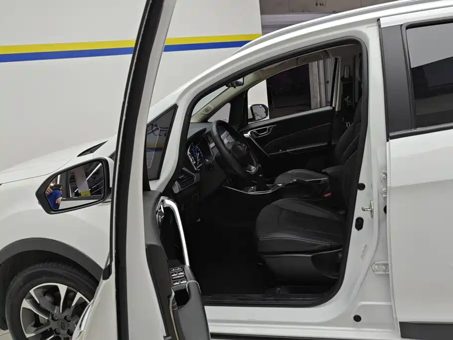 Geely Vision X3 — миниатюра 9