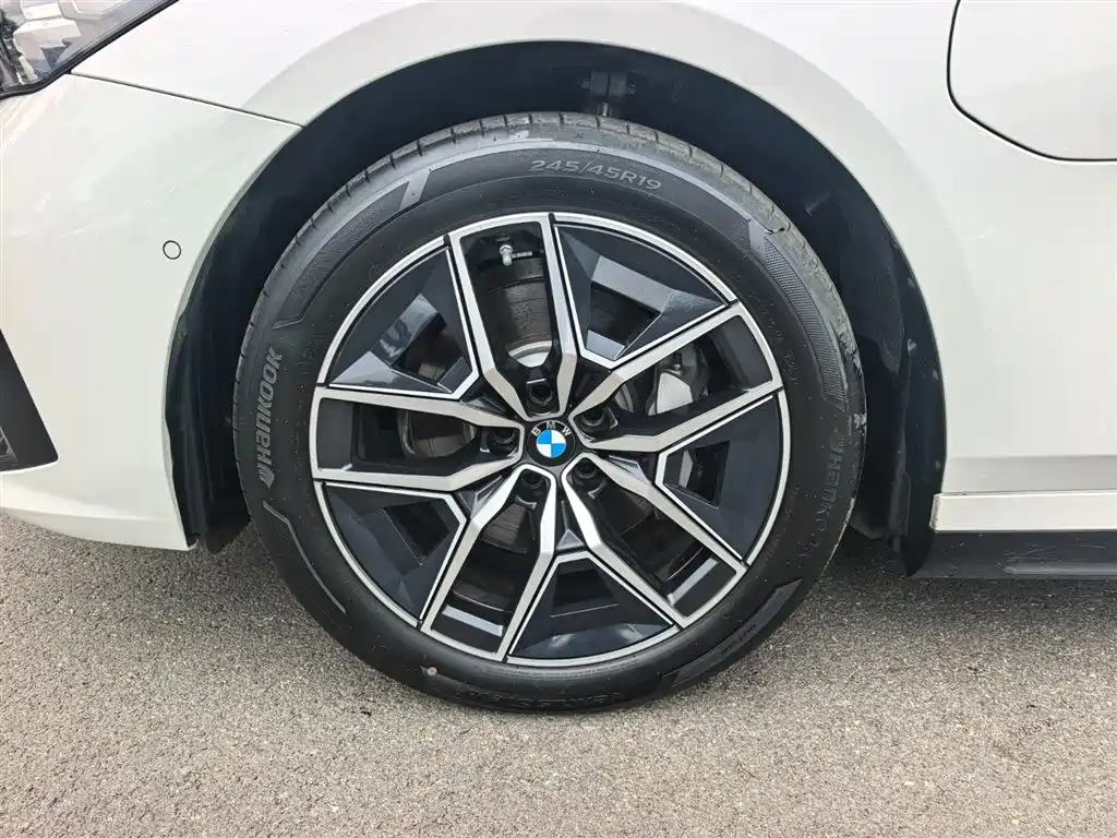 BMW i5 — миниатюра 8