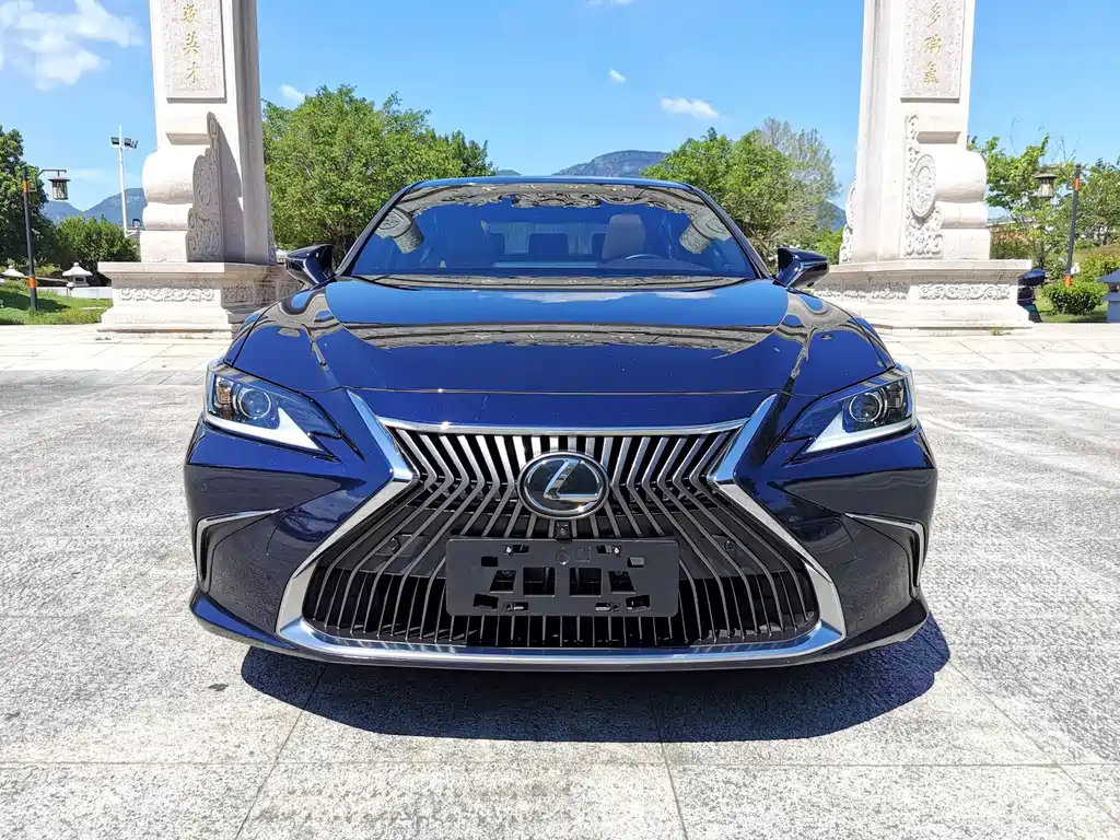 LEXUS  ES