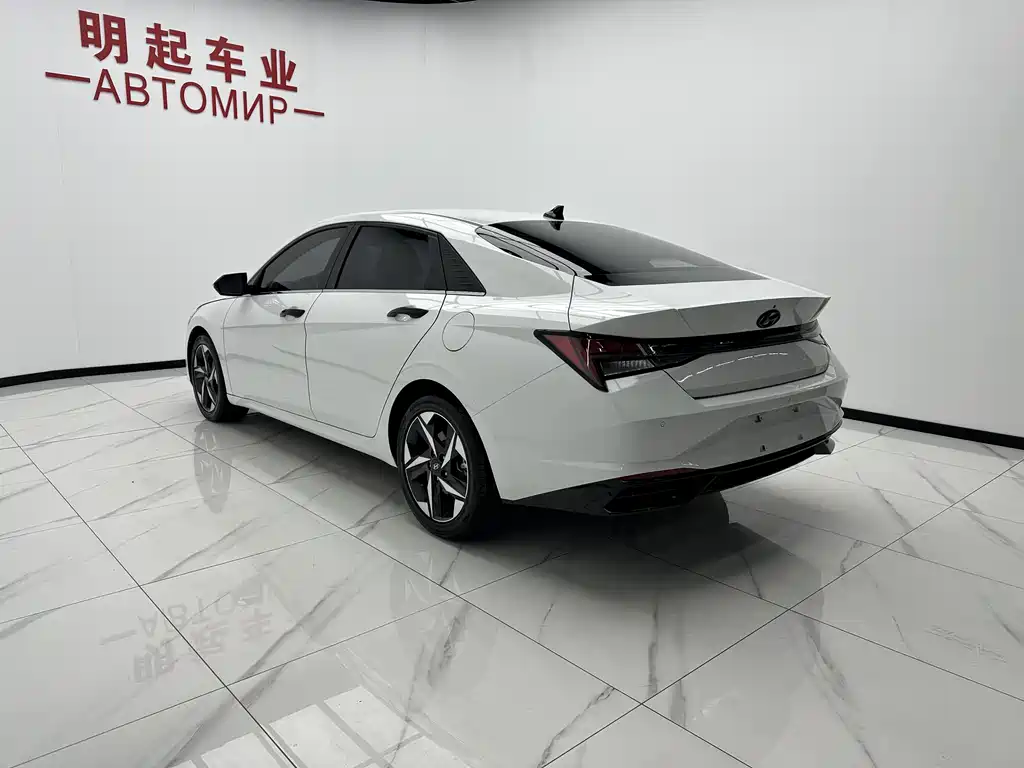 Hyundai Elantra 2022 1.5L CVT LUX Luxury