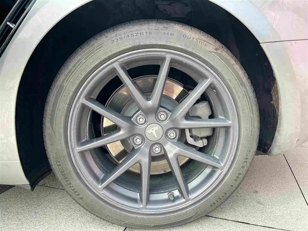 Tesla Model 3 — миниатюра 13