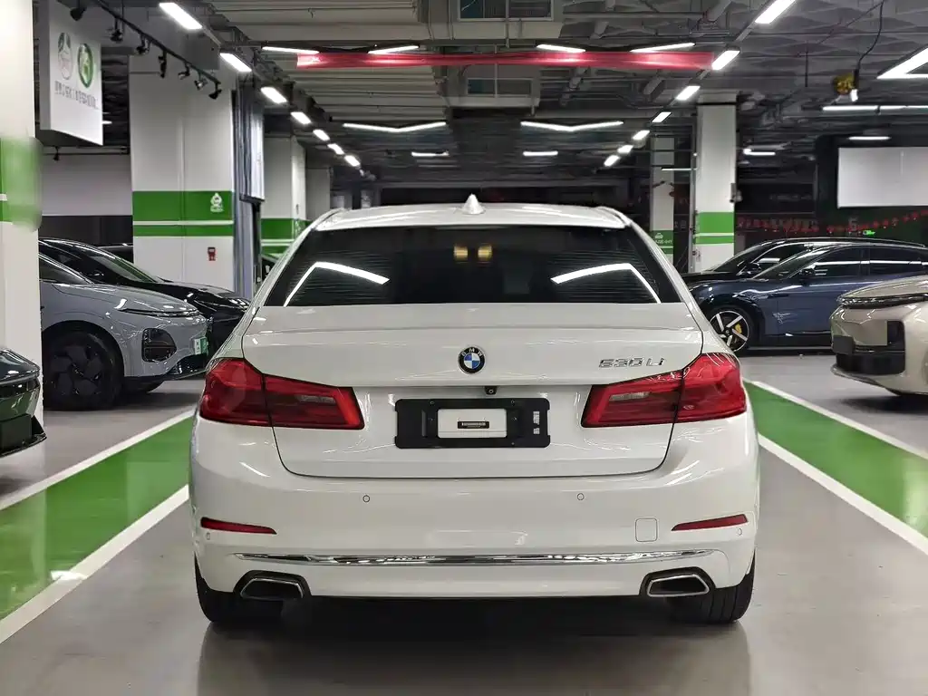 BMW 5 Series — миниатюра 8
