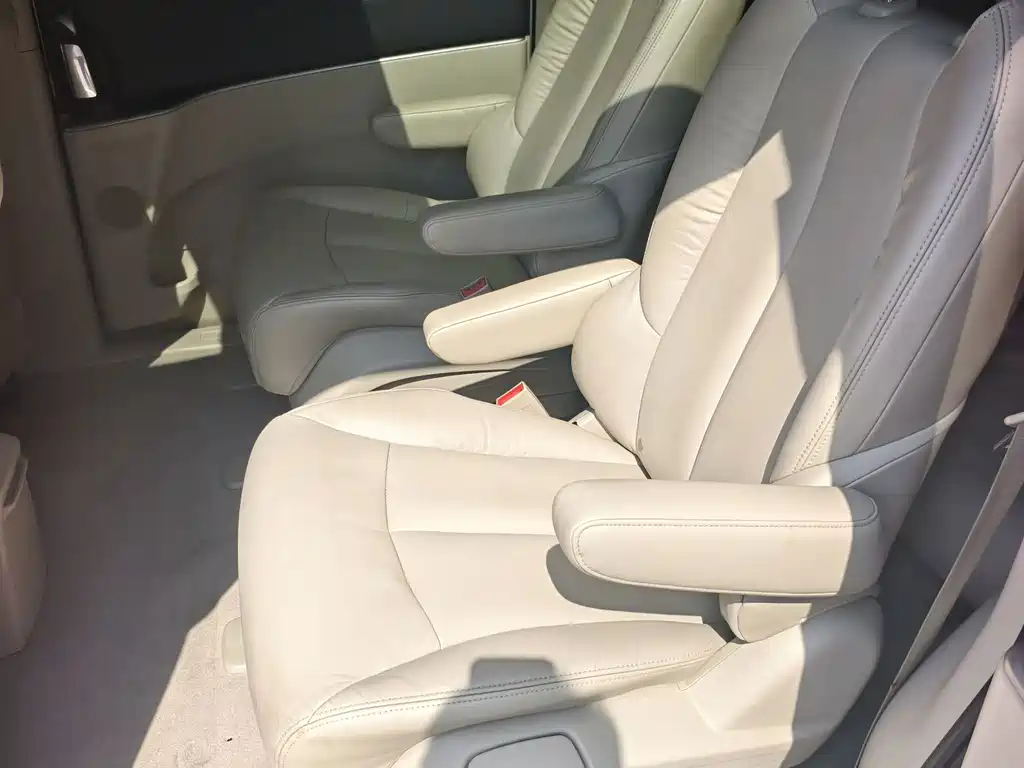 Buick GL8 — миниатюра 10