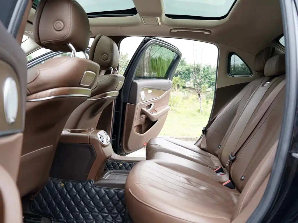 Mercedes-Benz E-Class — миниатюра 13