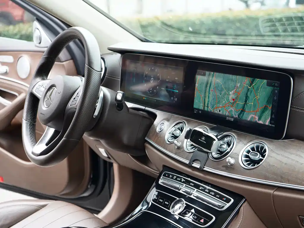 Mercedes-Benz E-Class — миниатюра 17