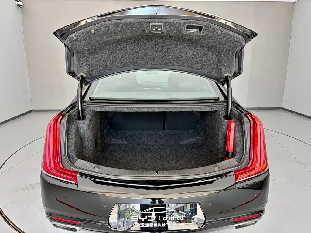 Cadillac XTS — миниатюра 6