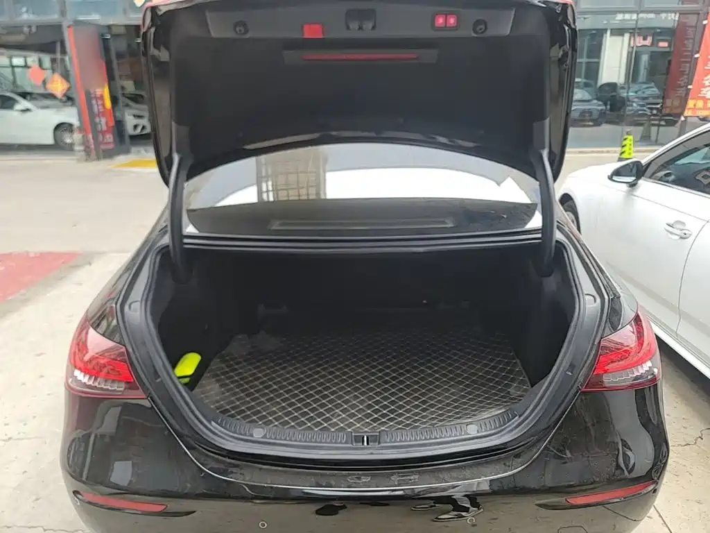 Mercedes-Benz E-Class — миниатюра 19