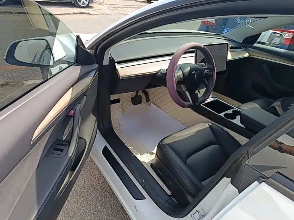 Tesla Model 3 — миниатюра 16