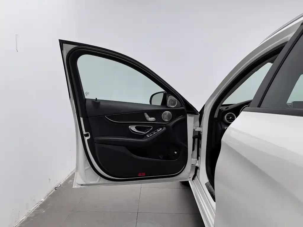 Mercedes-Benz C-Class (Import) — миниатюра 8