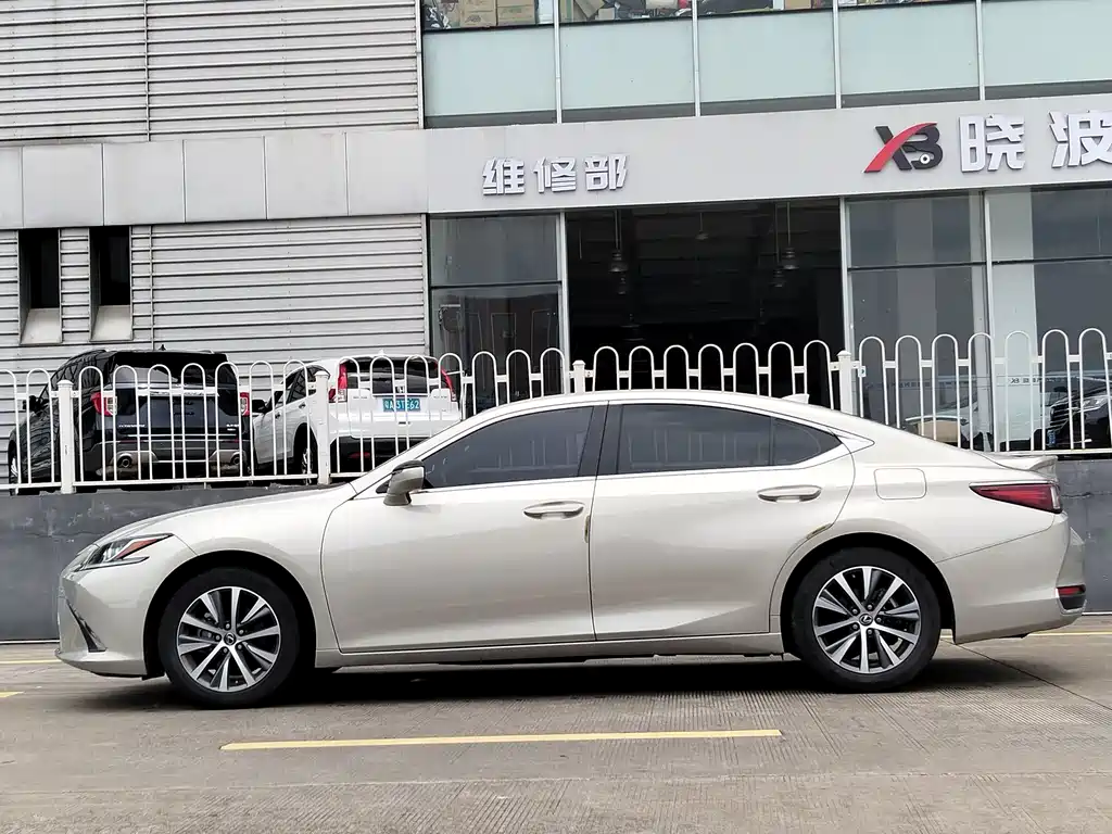 Lexus ES 2020 200