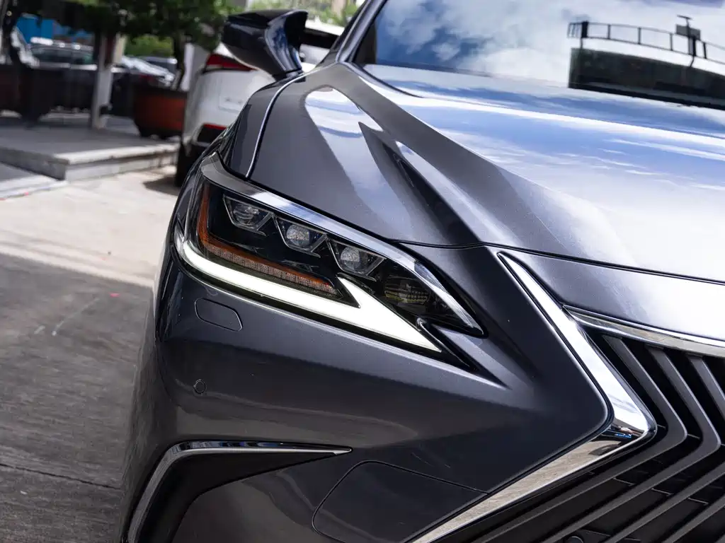 Lexus ES — миниатюра 6