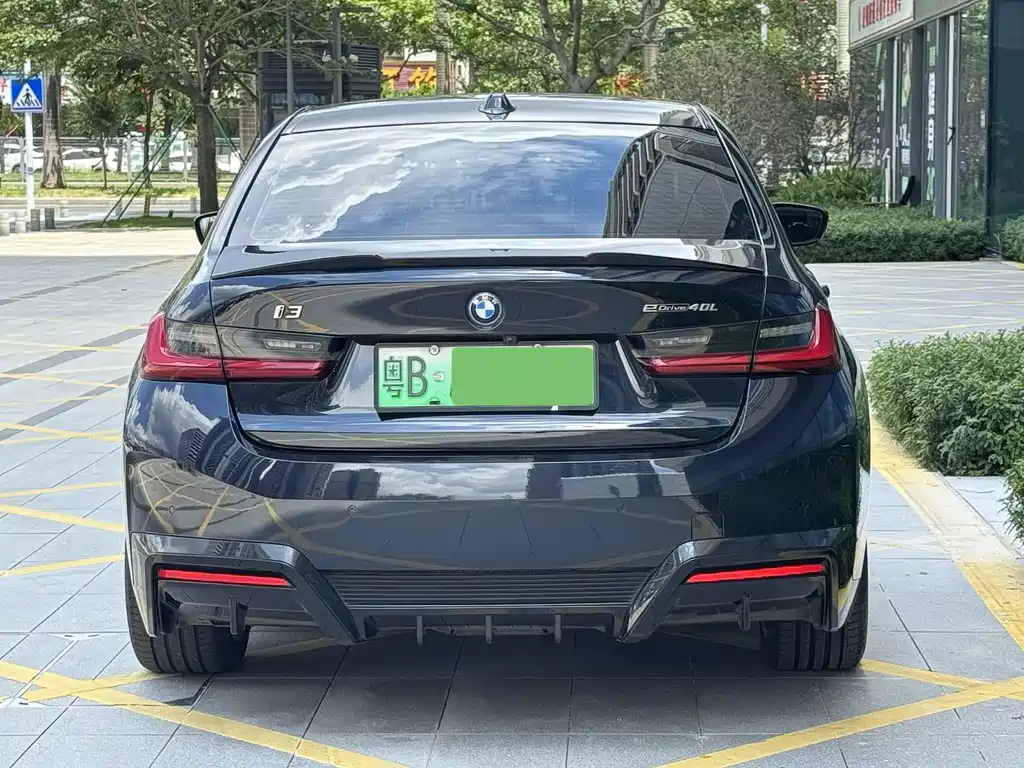 BMW i3 2023 eDrive 40 L Sport