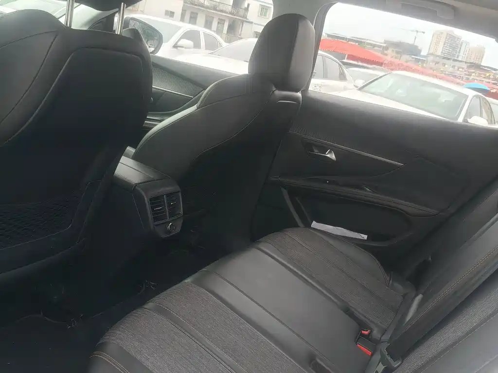 Peugeot 4008 — миниатюра 9