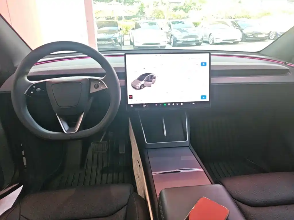 Tesla Model Y L — миниатюра 10