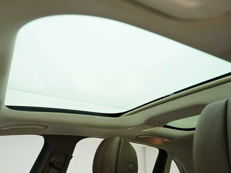 Mercedes-Benz E-Class — миниатюра 9