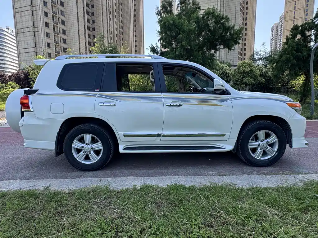 Toyota Land Cruiser 2015 5.7L