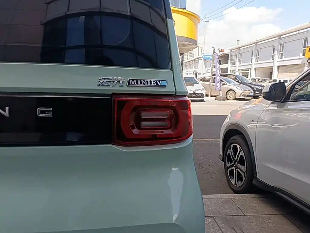 Wuling MINIEV — миниатюра 8