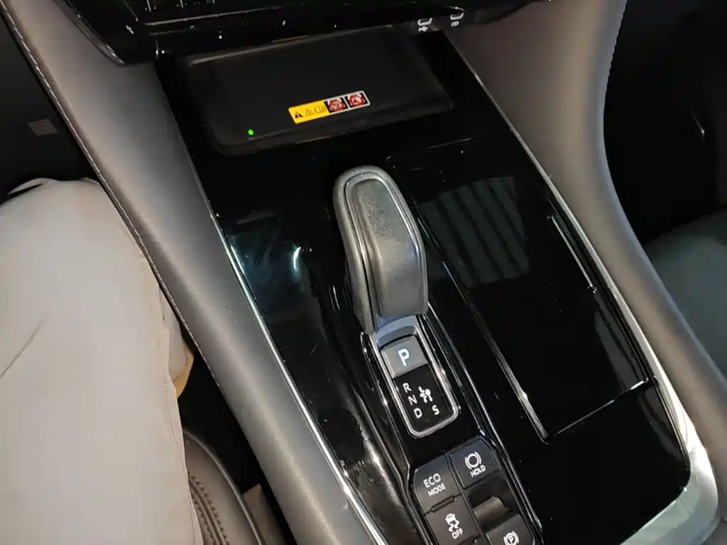 Toyota Alphard — миниатюра 14