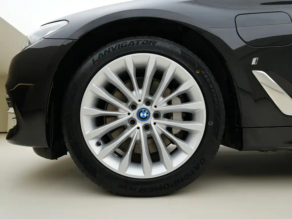 BMW 5 Series New Energy — миниатюра 12