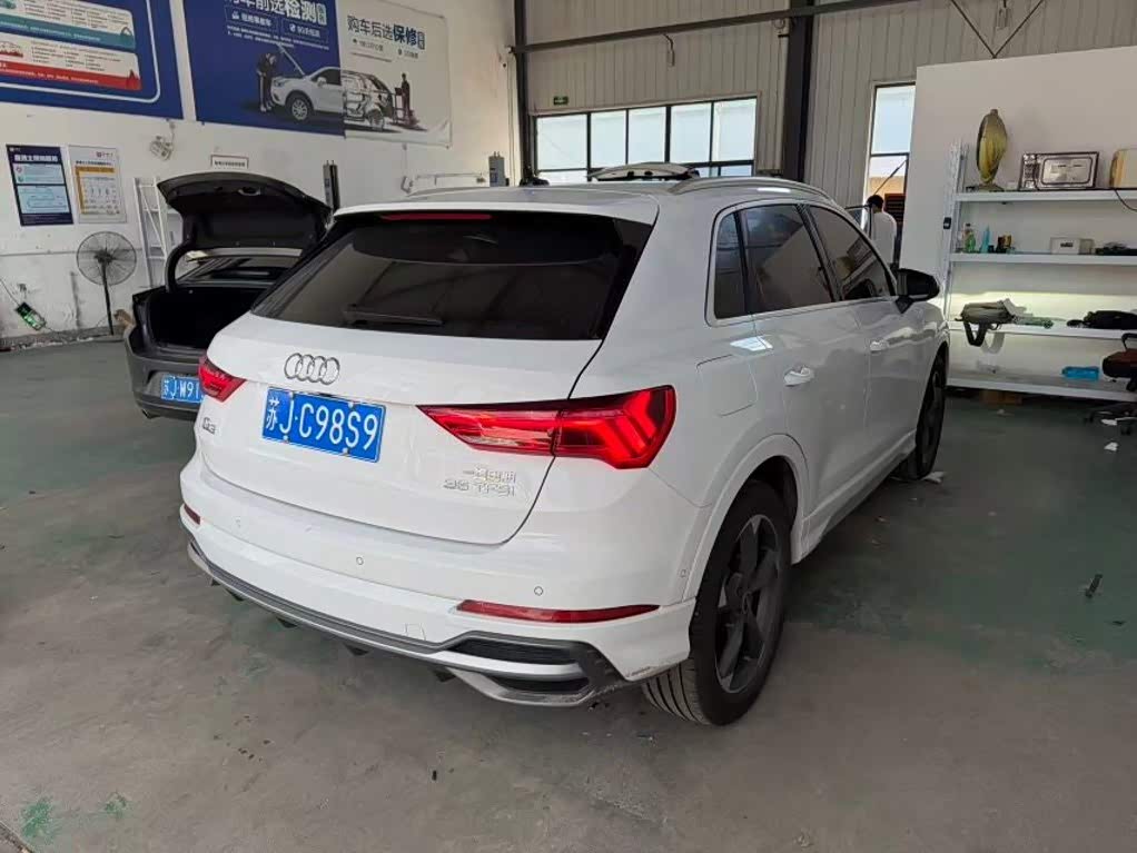 Audi Q3 1.4 л 2022 г. Белый, пробег 30000 км