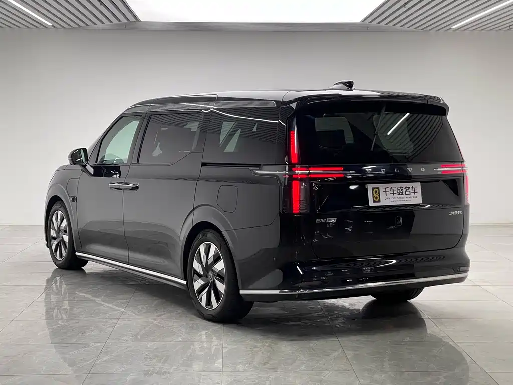 Volvo EM90 — миниатюра 4