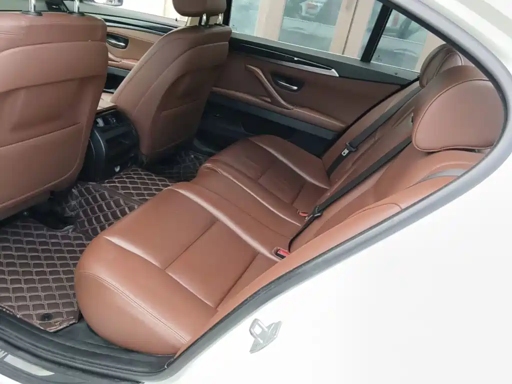 BMW 5 Series — миниатюра 17