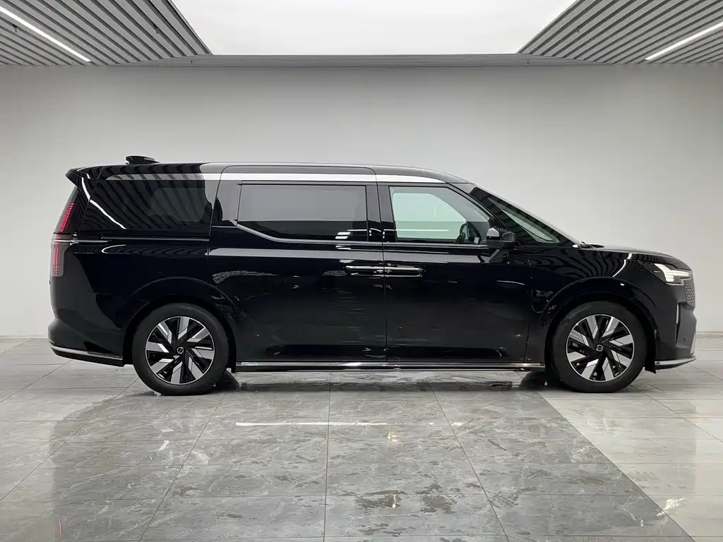 Volvo EM90 — миниатюра 8