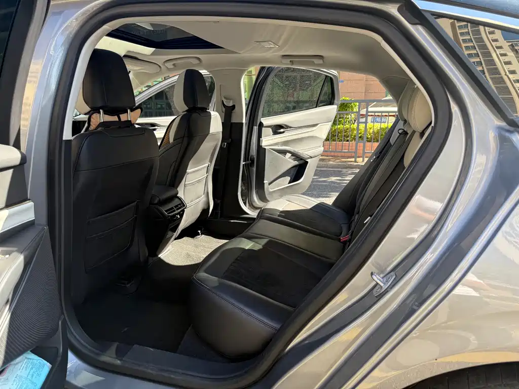 Ford Mondeo — миниатюра 12