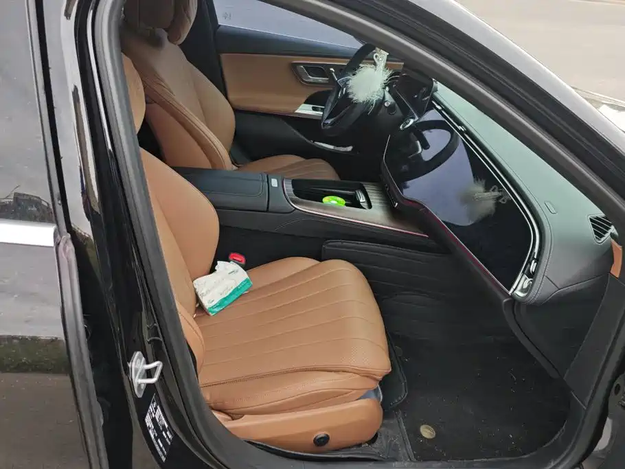 Mercedes-Benz E-Class — миниатюра 8